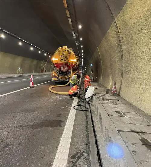 凤台隧道排水渠清淤